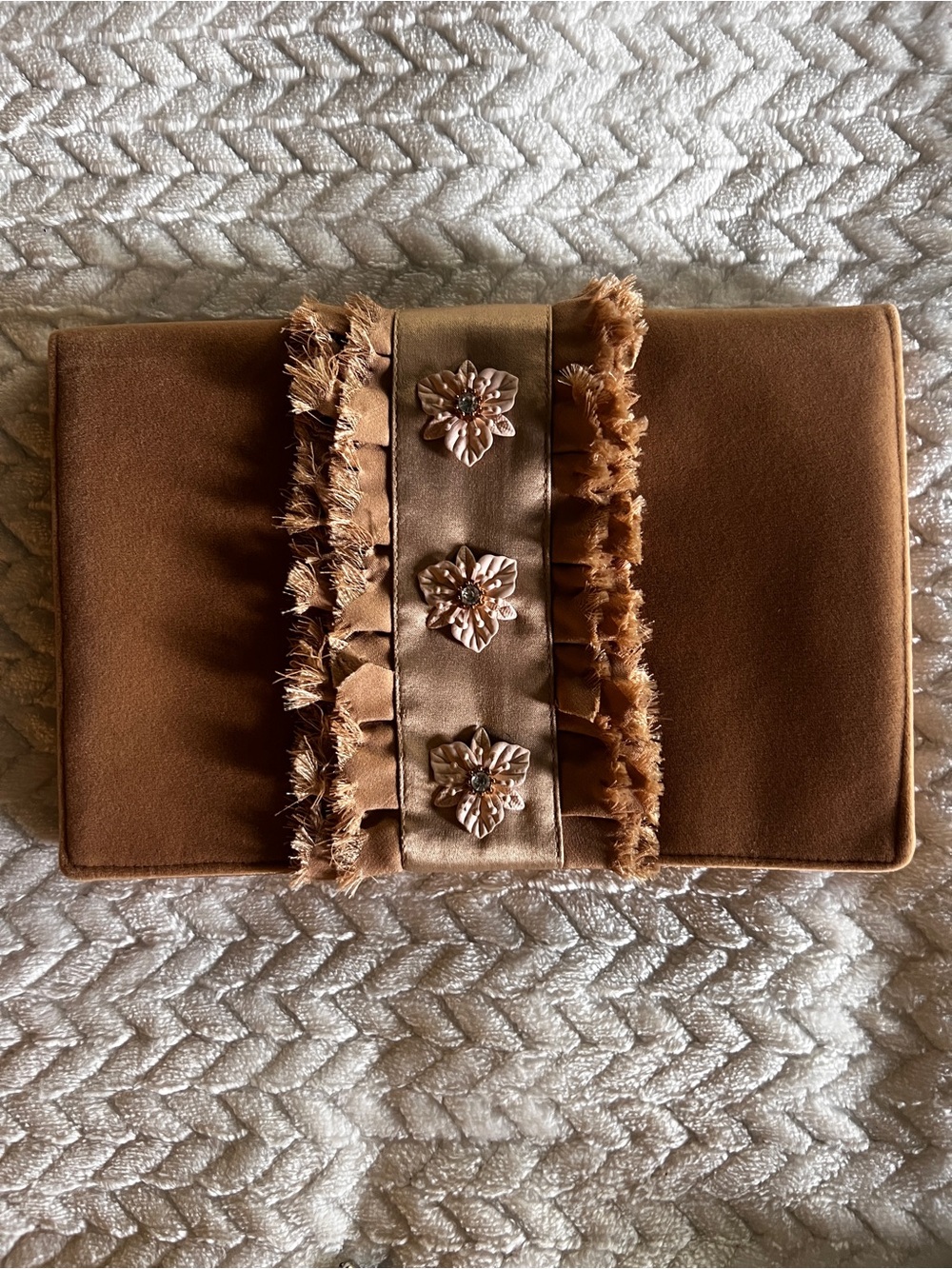 Shiraleah Chicago Camel Velvet Floral Clutch NWT - Picture 2 of 16